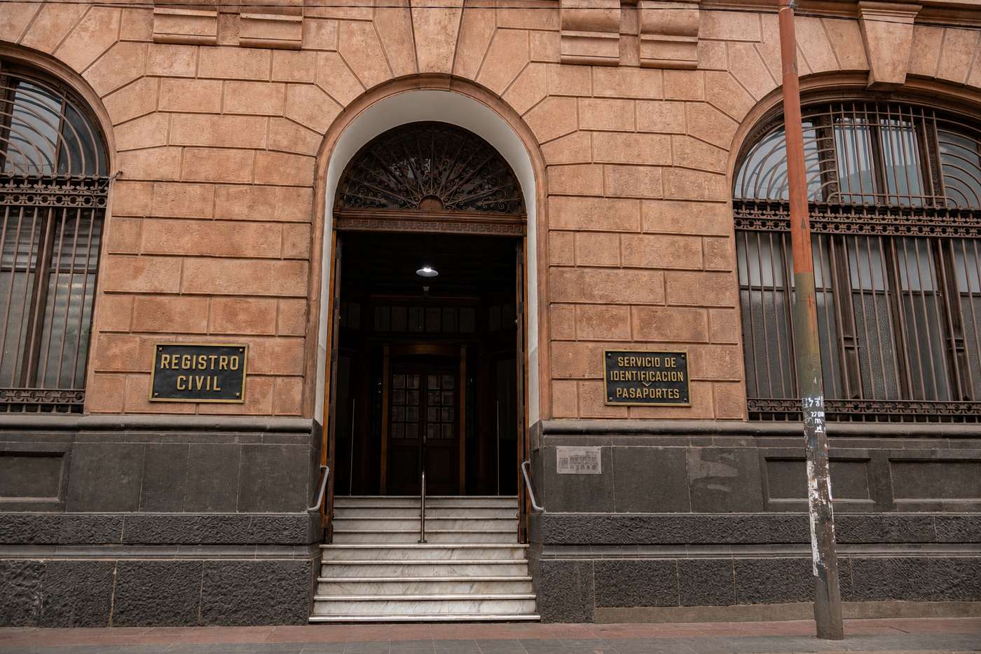 Entrada del Registro Civil de Valparaíso